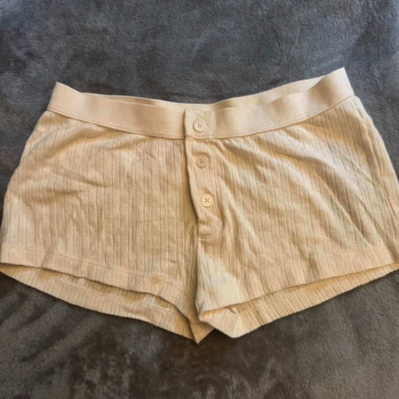 Brandy Melville cream shorts - Picture 1 of 1